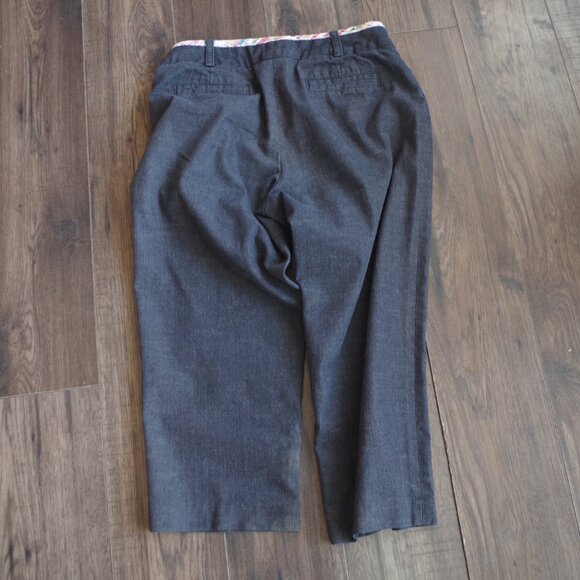 Ladies Grey Color Capris - Picture 3 of 4